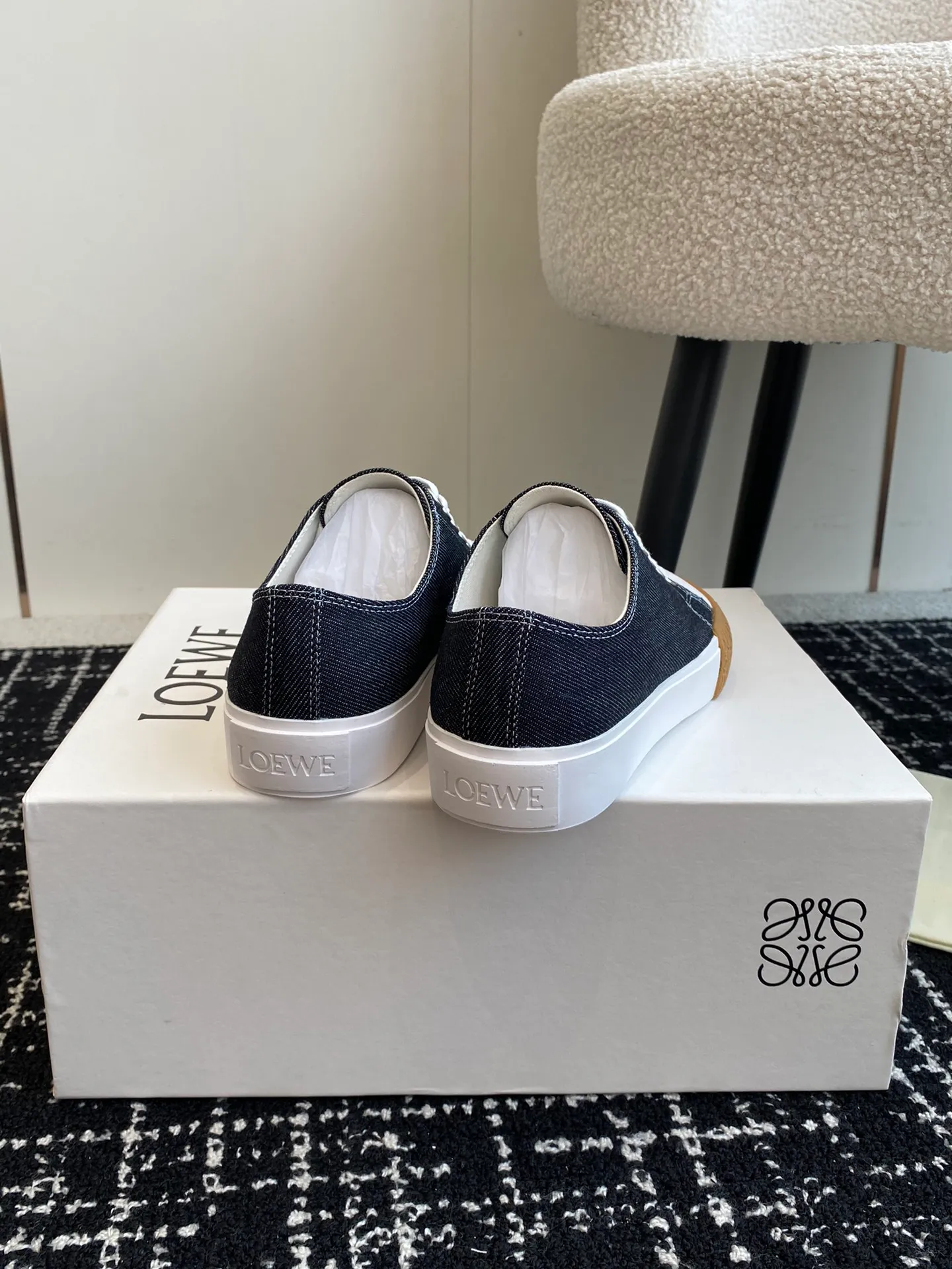 👟👟Ex-factory price 560👟👟 LOEWE 24ss new autumn and winter Terra Vulca lace-up sports shoes, large-toe vulcanized shoes, with vulcanized rubber soles and asymmetrical thick toes, wide last style, decorated with LOEWE logo label on the quarter *Anagram embossed outsole and upper high ZP customization, original material, imported canvas, outsole: ZP mold custom vulcanized outsole Insole: ZP customized insole Size: #35-41 (40 41 customized, non-returnable)